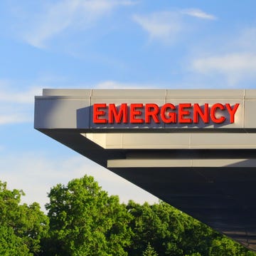 Overhead generic emergency sign at a hospital overhead generic emergency sign at a hospital