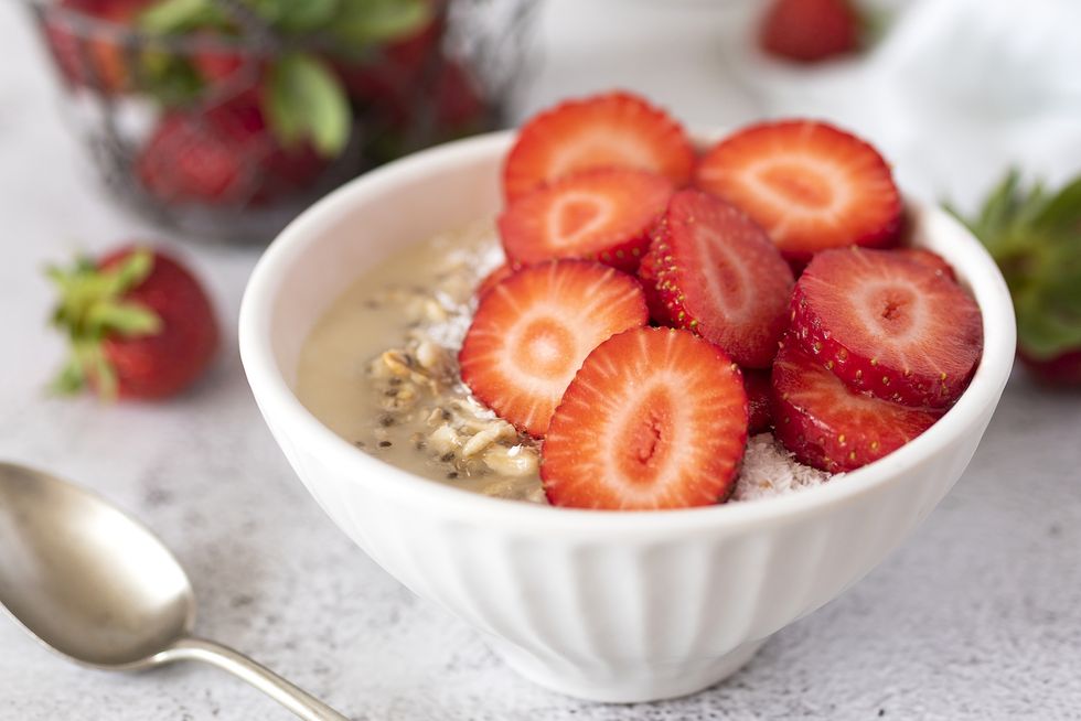 pre run snack oats with strawberries