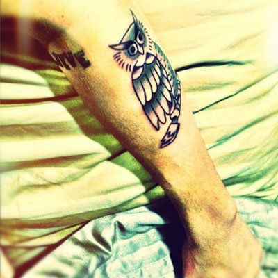 Tattoo, Arm, Feather, Hand, Bird, Temporary tattoo, Plant, 