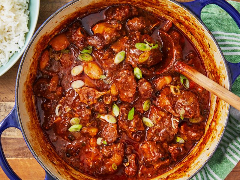 https://hips.hearstapps.com/hmg-prod/images/oxtail-stew-100-1547837716.jpg?crop=0.8888888888888888xw:1xh;center,top&resize=1200:*