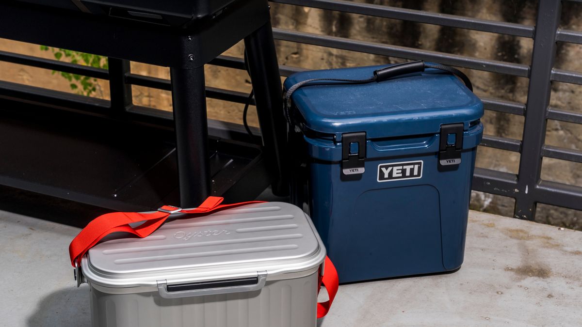 https://hips.hearstapps.com/hmg-prod/images/oyster-yeti-cooler-comparison-thomas-hengge-191-6480cb7ac89d4.jpg?crop=1xw:0.749200852424081xh;center,top&resize=1200:*