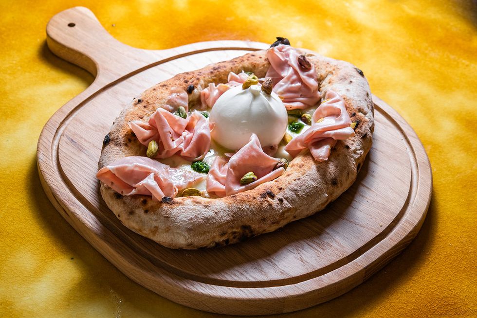pizza burrata, del restaurante italiano ozio gastronómico
