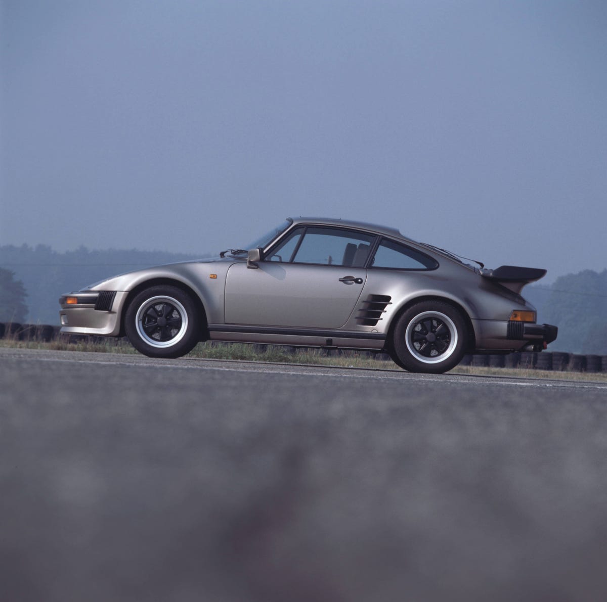 www.caranddriver.com