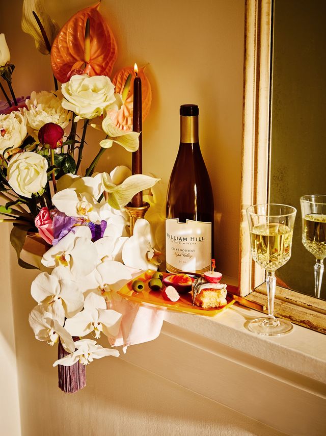 Glass bottle, Wine bottle, Bottle, Still life, Centrepiece, Room, Cut flowers, Still life photography, Drink, Bouquet, 