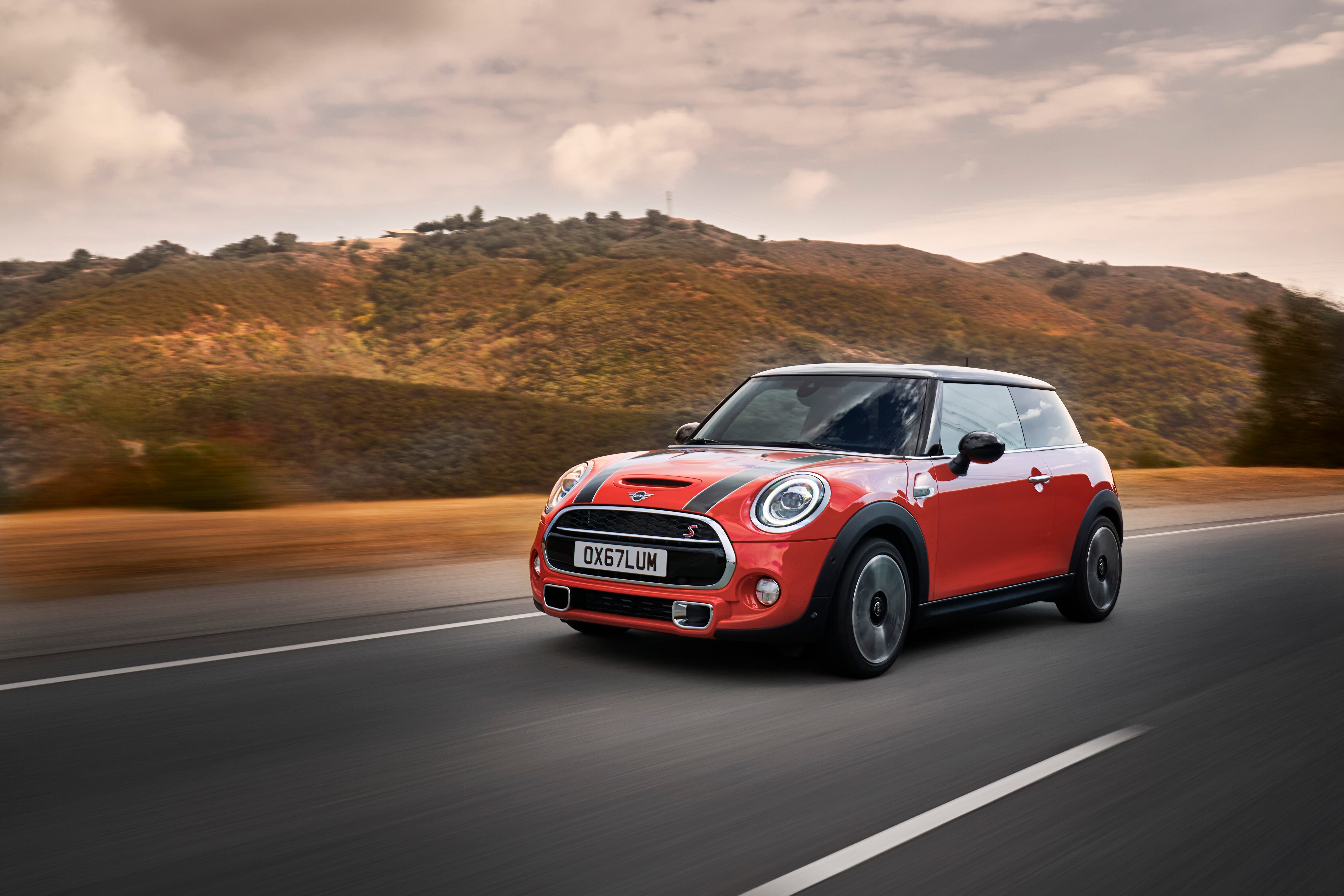 Что такое мини купер. Мини Купер s. BMW мини Купер 2019. Мини Купер 3 двери. Mini Cooper Classic.