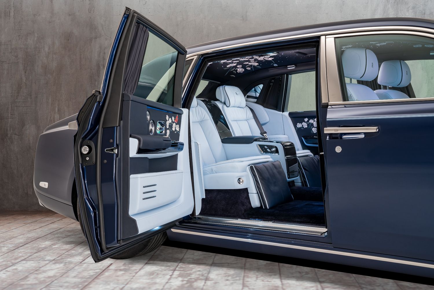 Rolls Royce lần đầu tiên ra mắt mẫu New Ghost tại châu Á   baoninhbinhorgvn