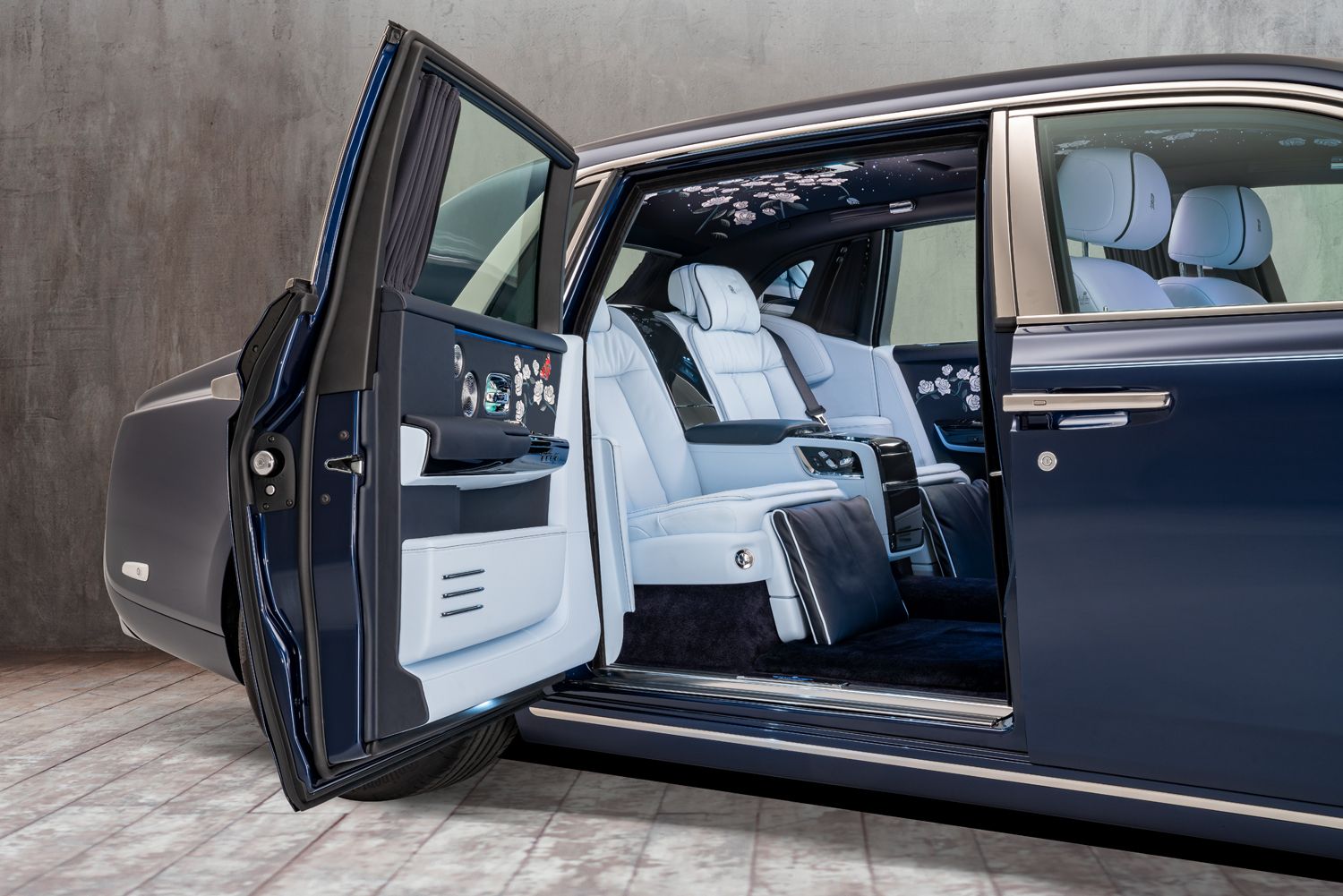 Custom Rolls-Royce Phantom Has Exquisite Hand-Stitched Headliner