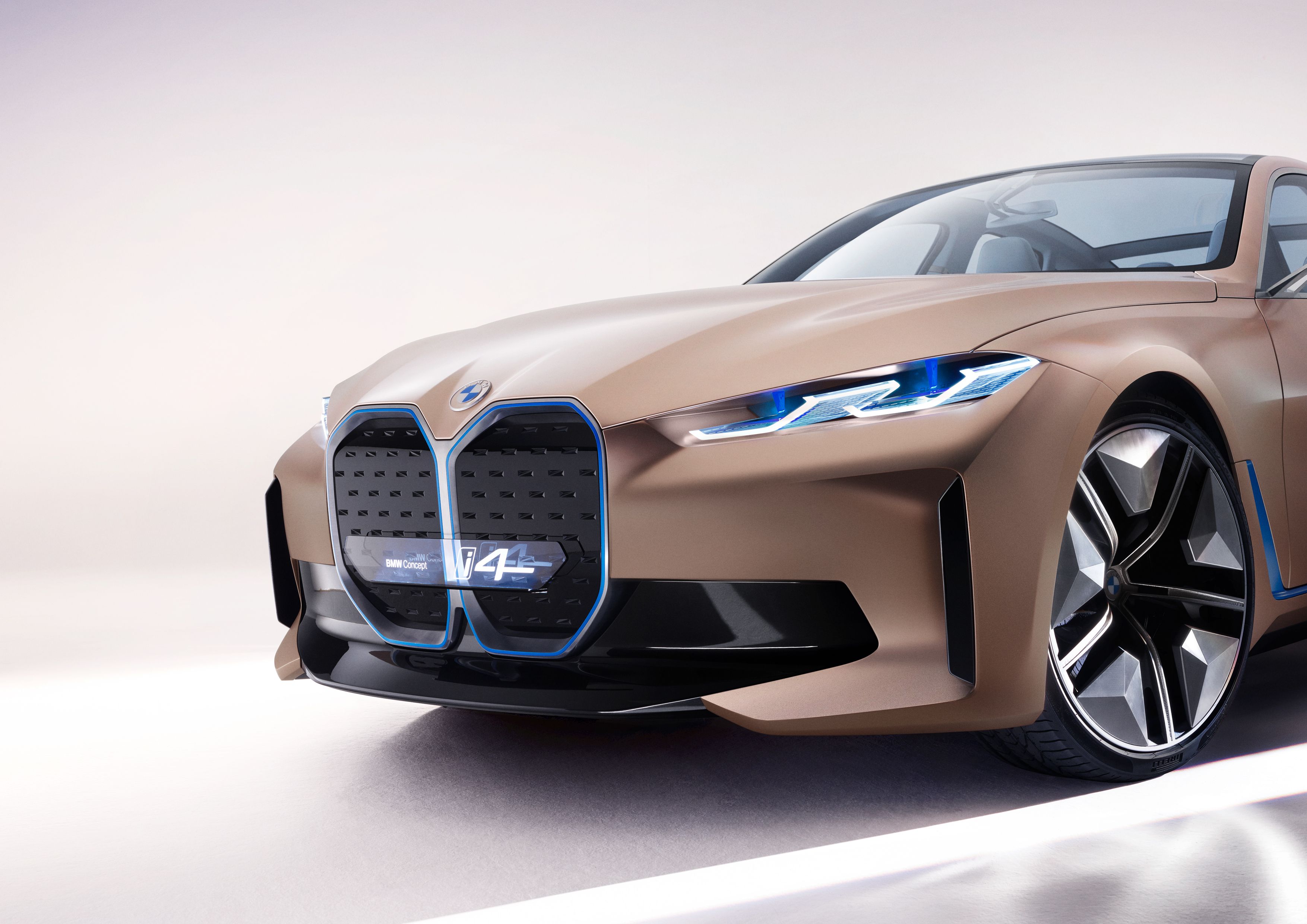 Три новые машины. БМВ i4 2020. БМВ i4 2021. BMW i4 2022. BMW i4 Concept.