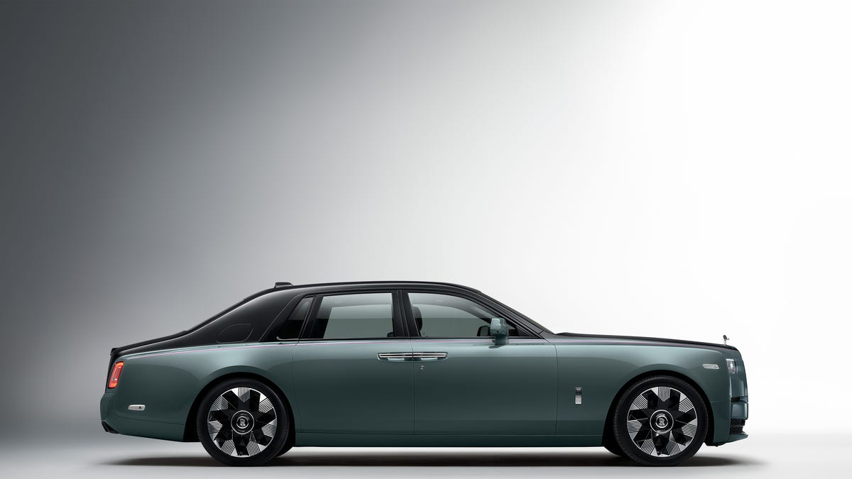 View Photos of the 2023 Rolls-Royce Phantom