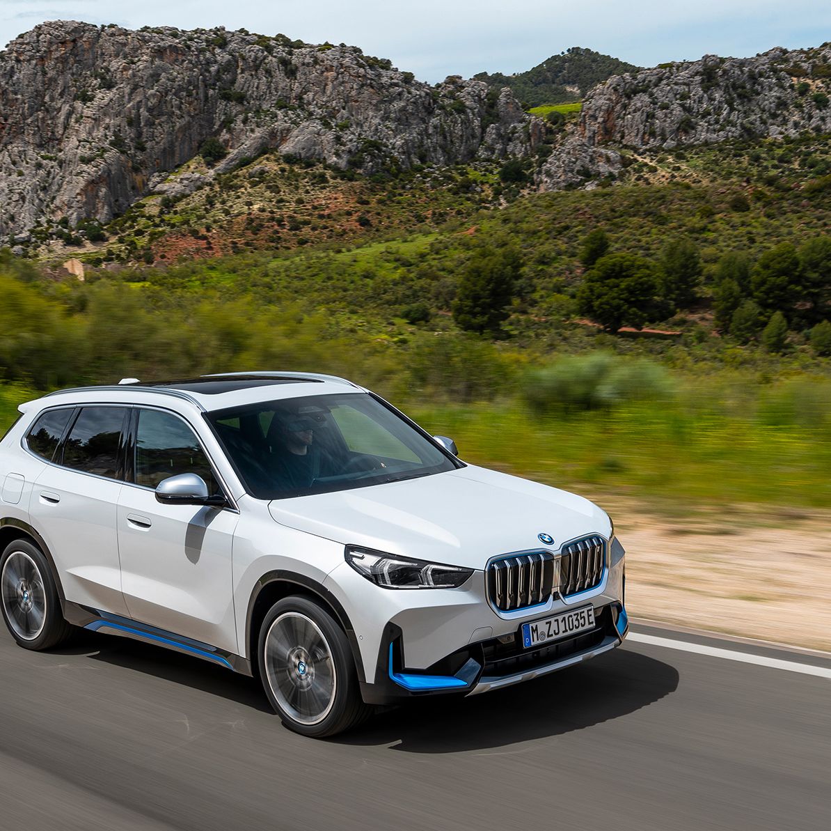 https://hips.hearstapps.com/hmg-prod/images/p90465707-highres-the-first-ever-bmw-i-1654267433.jpg?crop=0.597xw:0.895xh;0.122xw,0.105xh&resize=1200:*