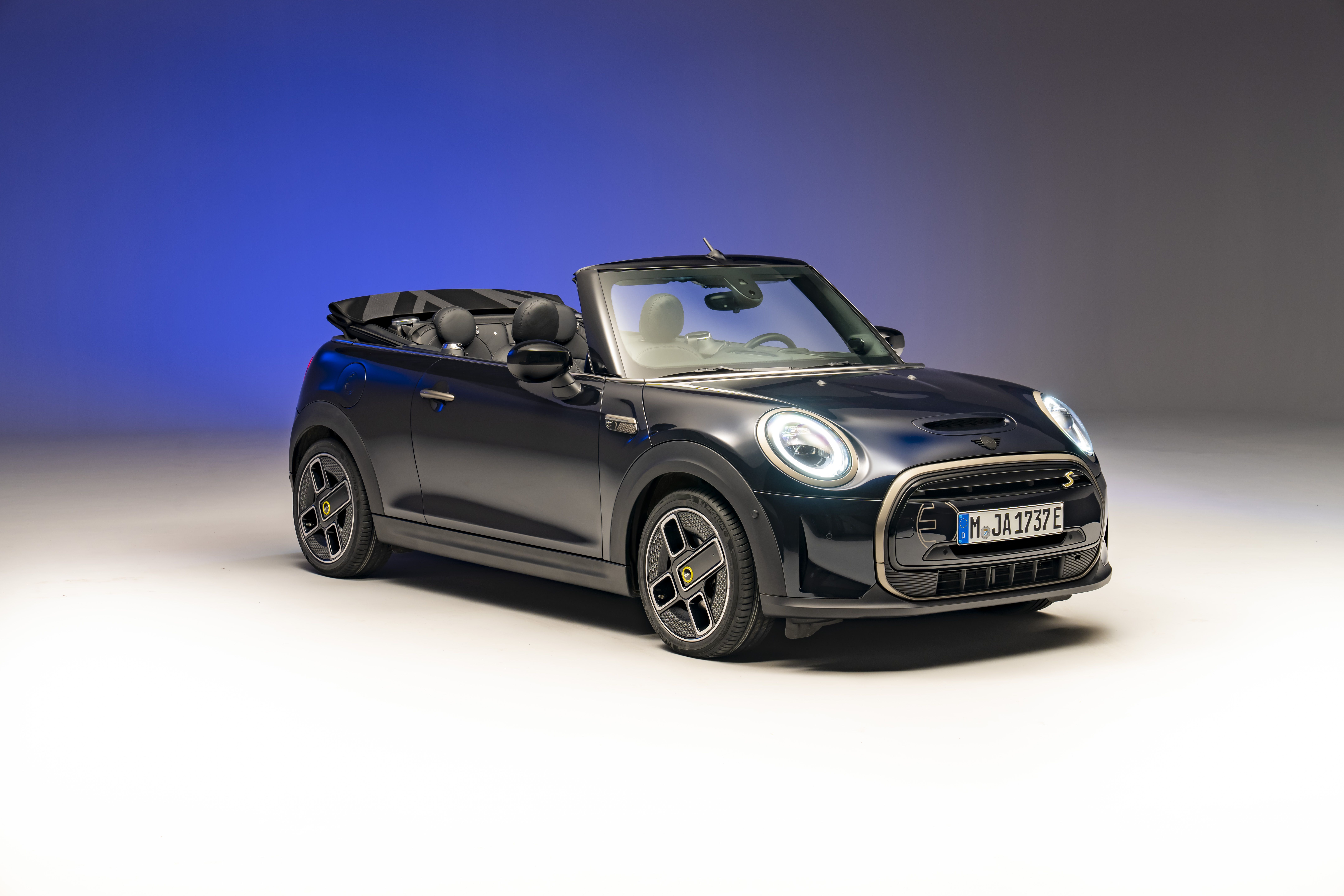 Mini Reveals Limited-Production Electric Cooper Convertible for Europe