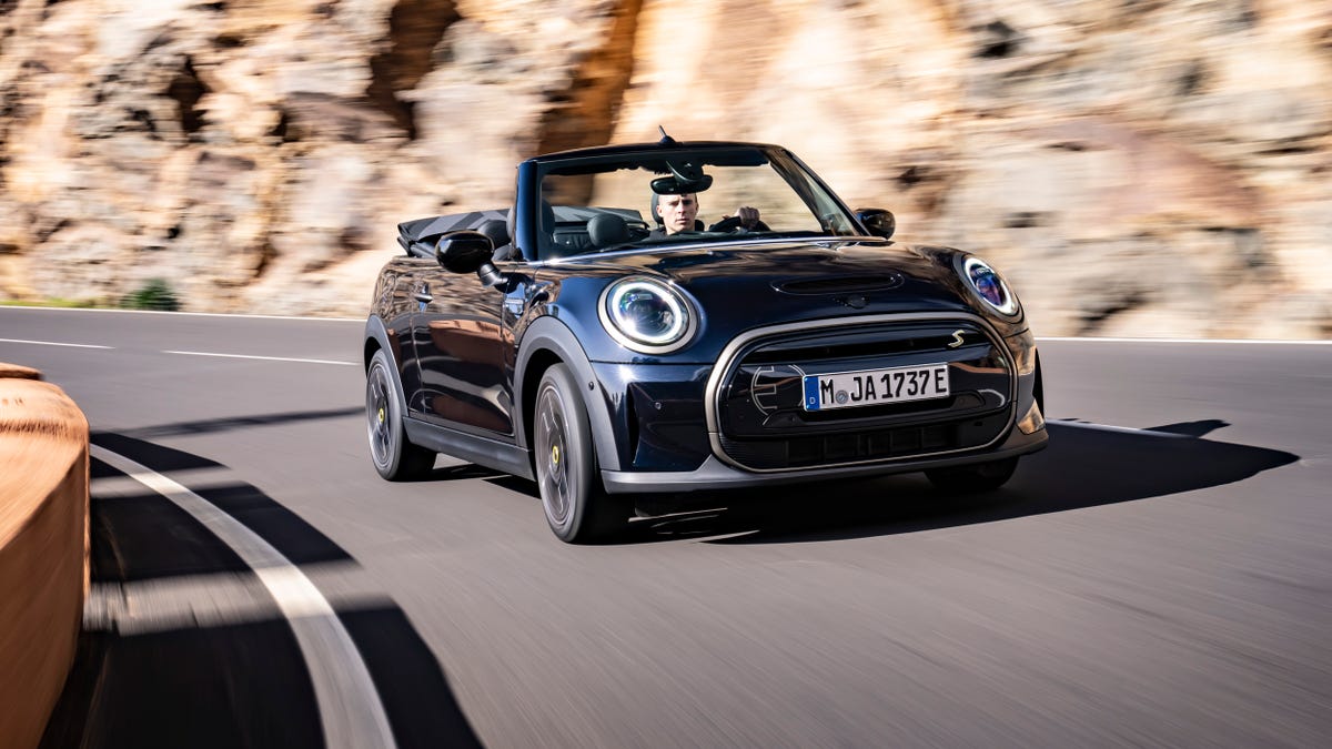 Mini: Mini Cooper SE Cabrio: es eléctrico, llega en mayo y ya tiene precio