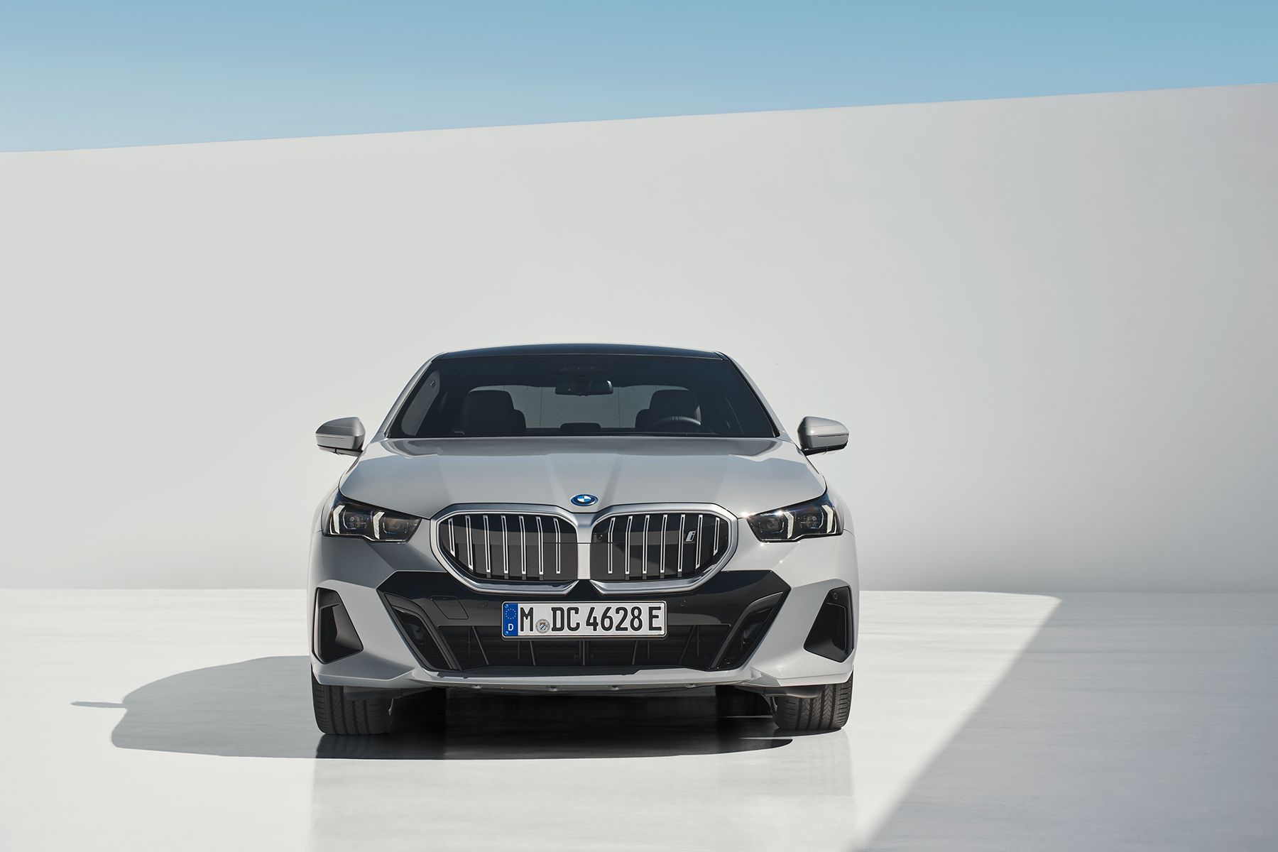 次に乗るならこんな車。BMW新型「5シリーズ」｜エスクァイア日本版