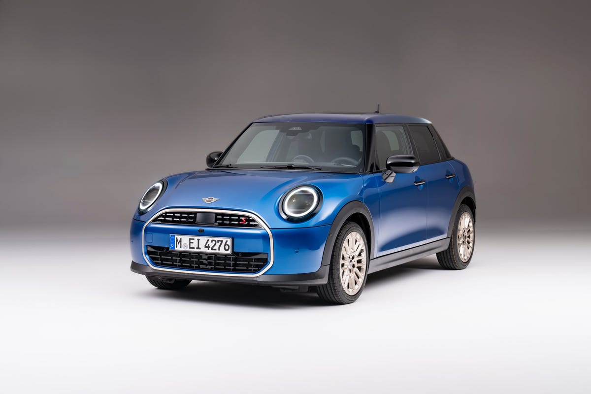 2025 Mini Cooper Four-Door Adds 6.77 Inches over Two-Door Cooper