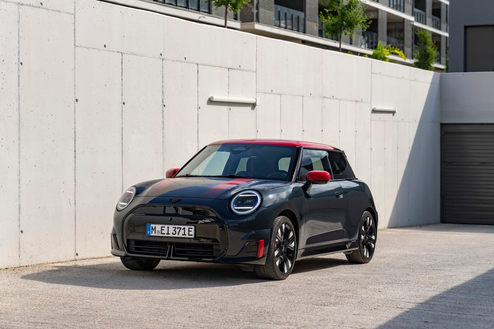 Mini Introduces FirstEver John Cooper Works Electric with 255 HP
