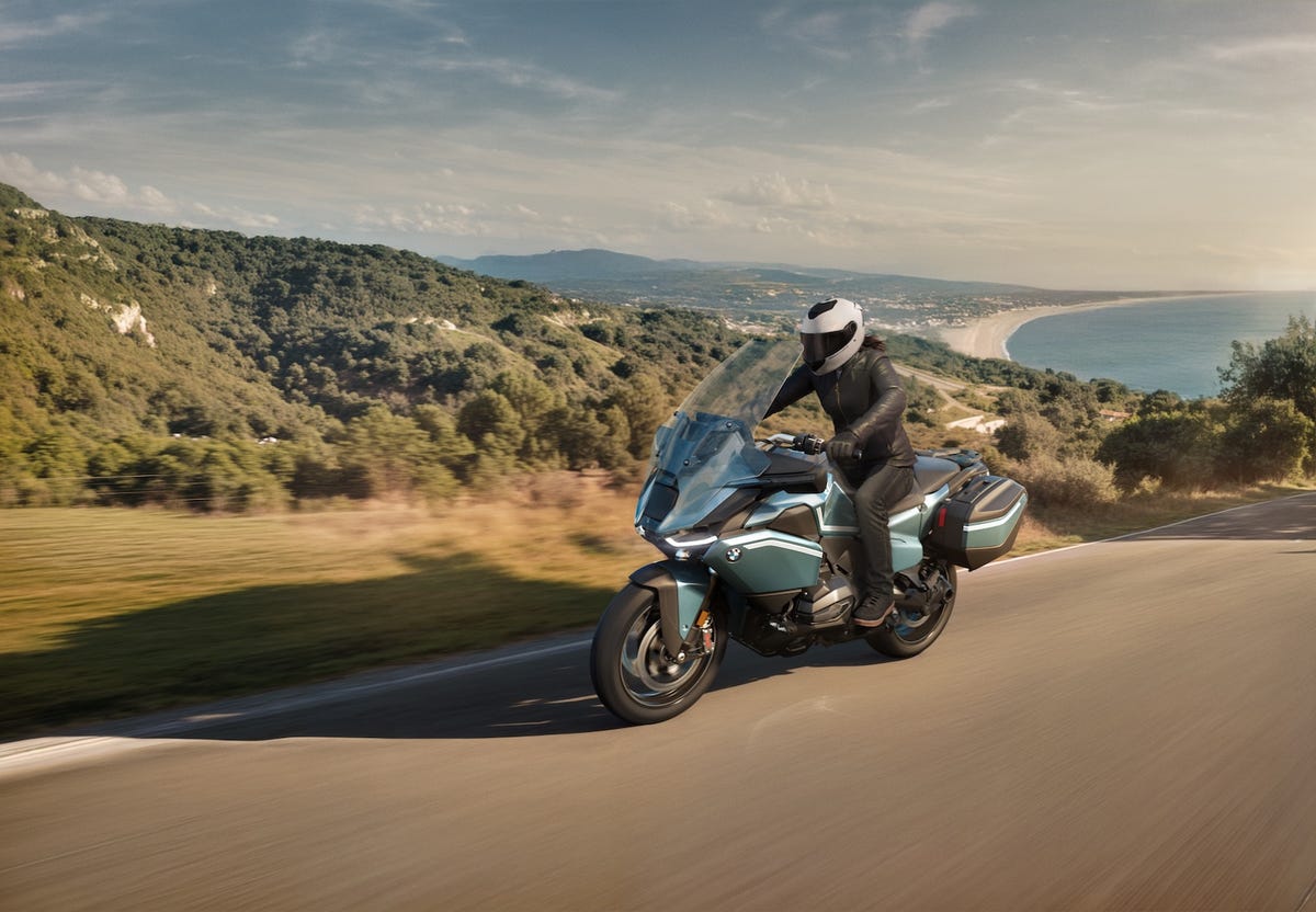 Nuova BMW R 1300 RT 2025: Un'Evoluzione di Potenza, Comfort e Tecnologia per i Re Viaggiatori