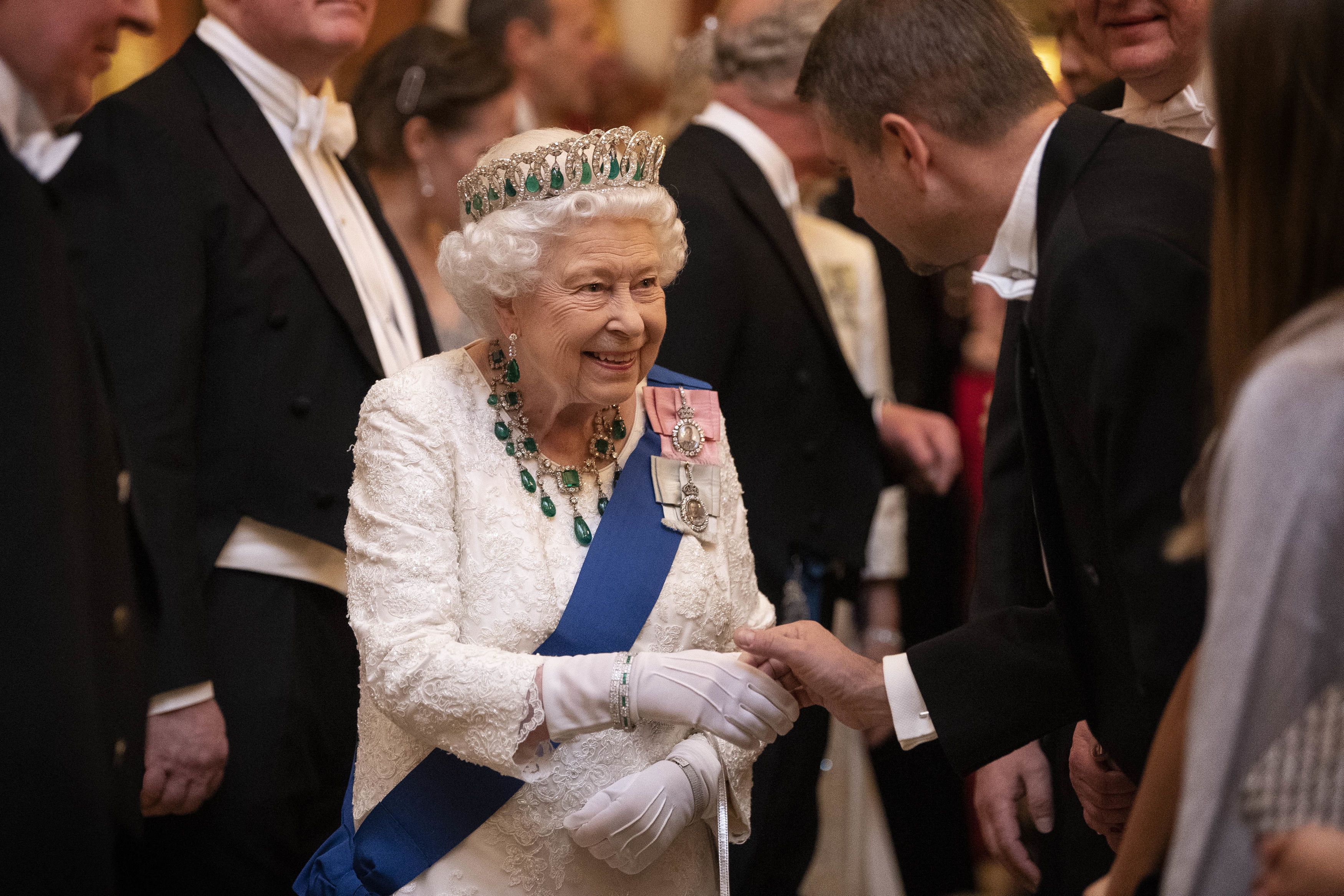 Queen Elizabeth's Most Beautiful Jewels - Pictures of the Queen's
