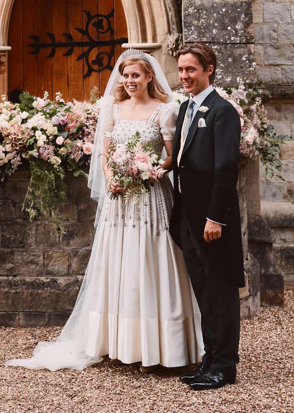 Princess Beatrice's Wedding Dress Photos - Pictures of Beatrice's Vintage  Gown