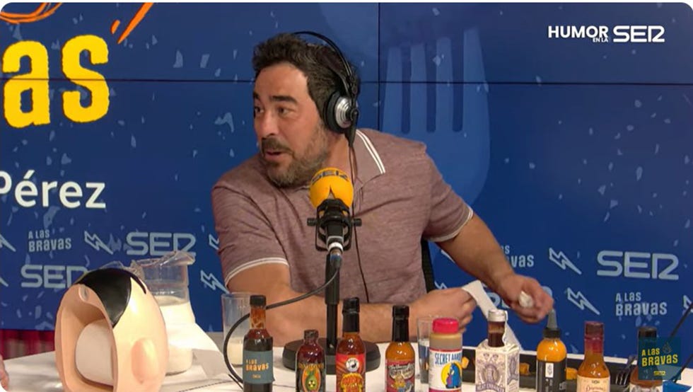 pablo chiapella en el podcast a las bravas de la cadena ser, con raul perez