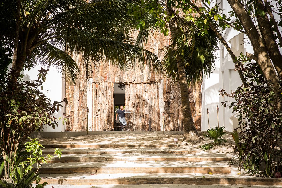Narcos' Fans: Vacation Like Pablo Escobar at Casa Malca - Pablo Escobar's  Former Mansion Is Now A Resort