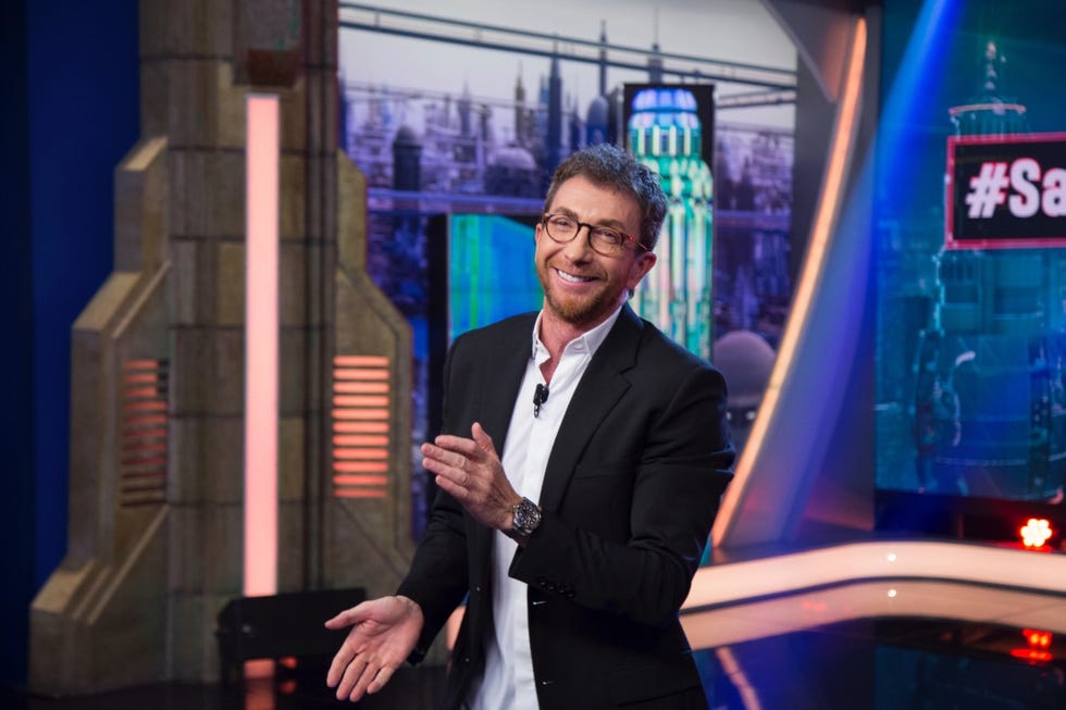Pablo Motos aplaude durante El hormiguero