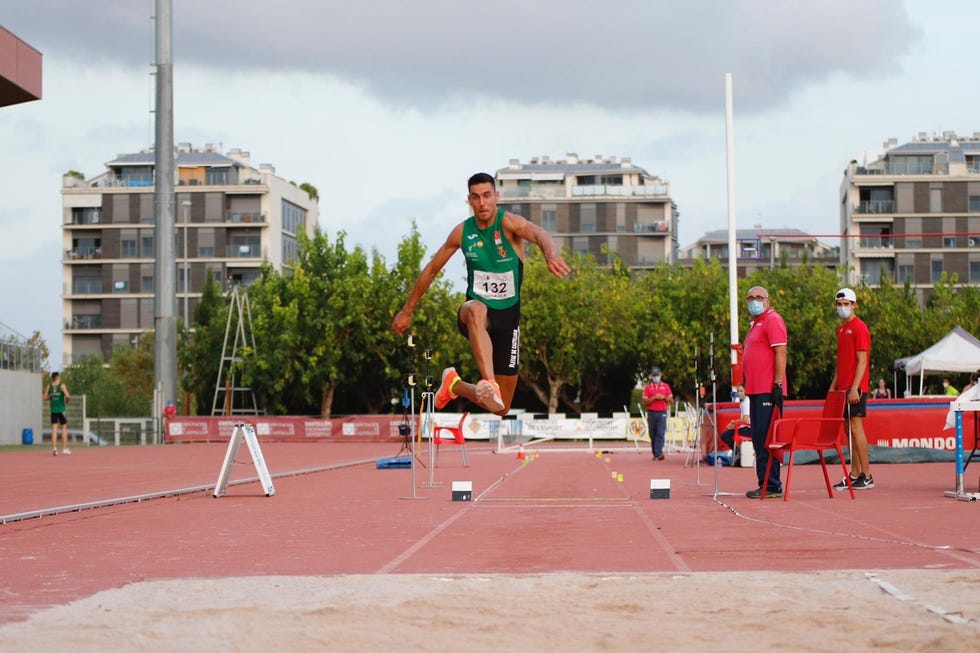 pablo torrijos en uno de sus triples saltos del memorial cansino de castellón
