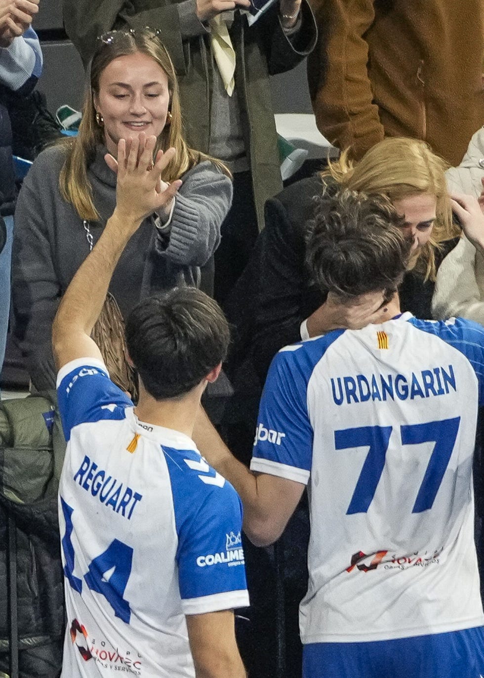 el beso de pablo urdangarin a su madre, la infanta cristina