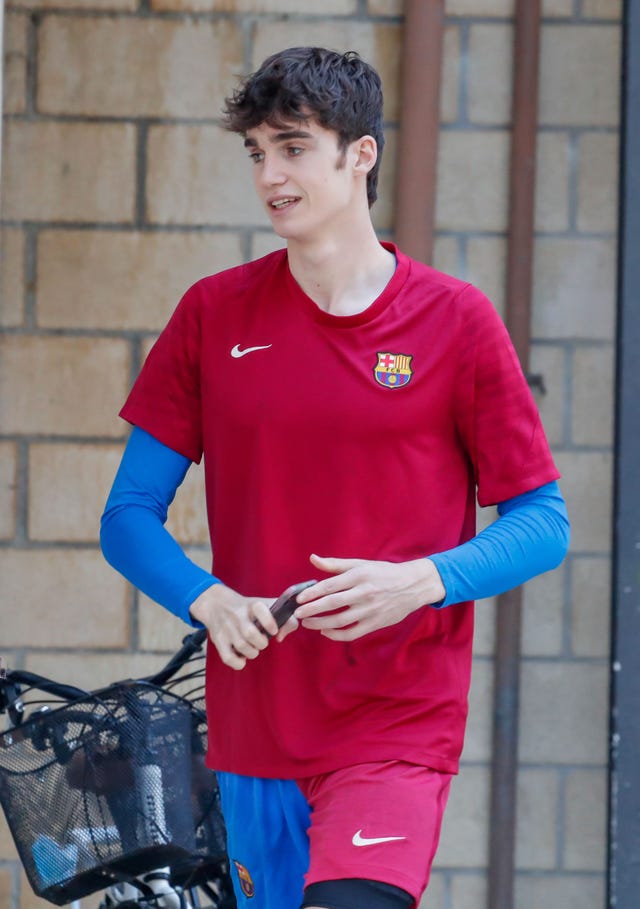 el hijo de la infanta cristina e inaki urdangarin con la equipacion del barcelona