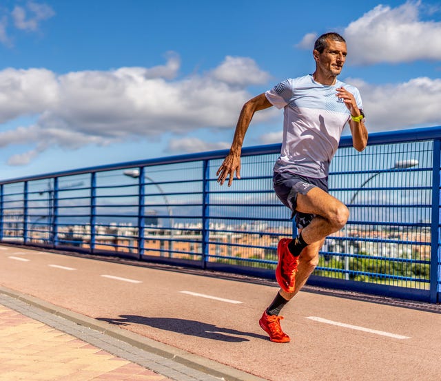 pablovillalovos, atleta y líder equipo salomon running league en strava