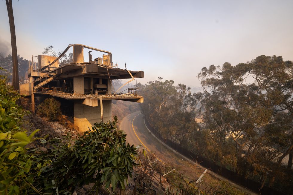 Incendio en valla y Malibu