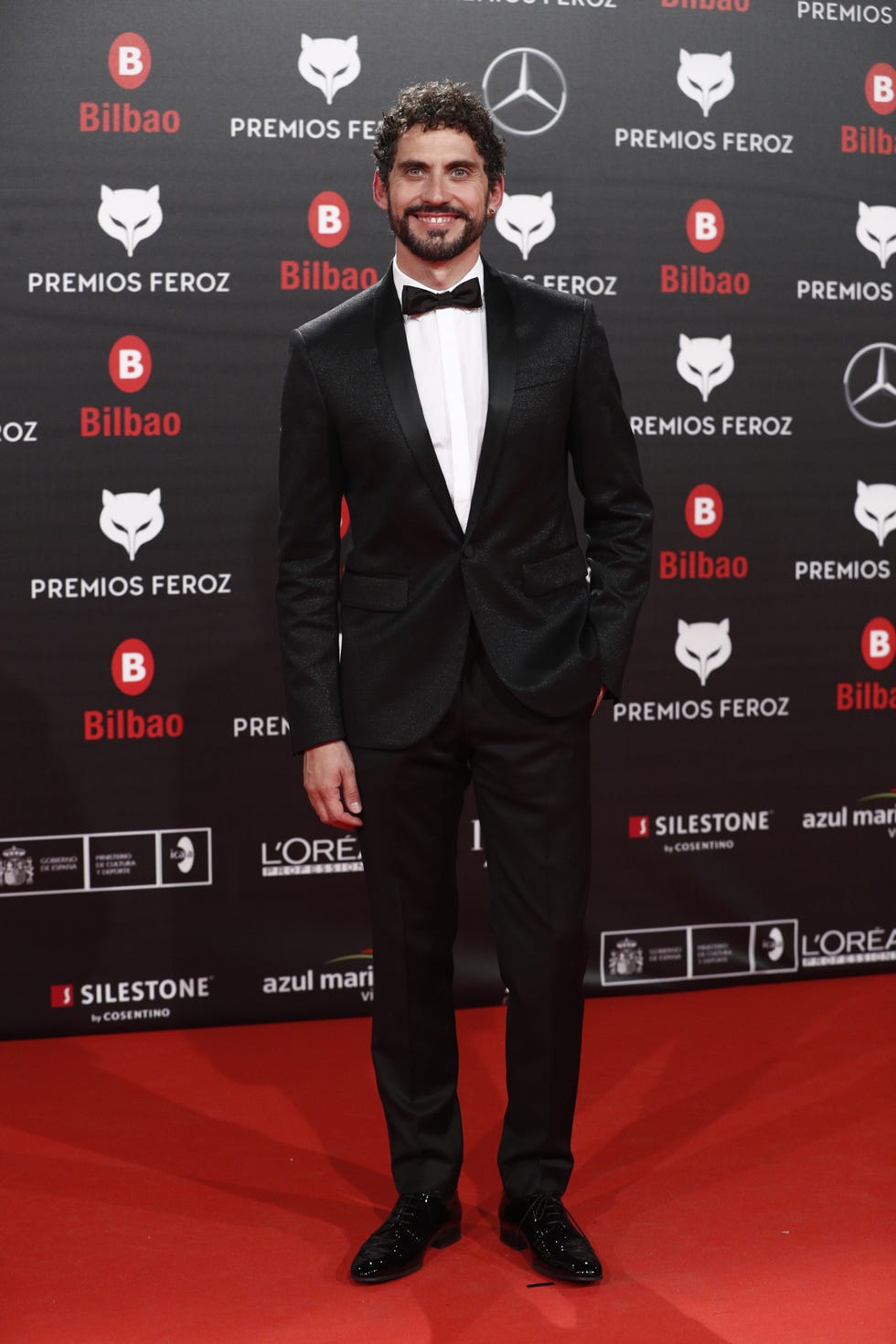 Suit, Red carpet, Carpet, Red, Tuxedo, Formal wear, Premiere, Event, Flooring, Muscle, 