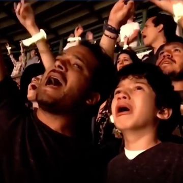 vídeo viral de un padre y su hijo autista en un concierto de coldplay