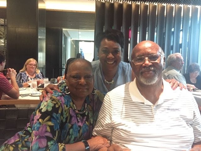 yolanda scott, runner estadounidense junto a sus padres
