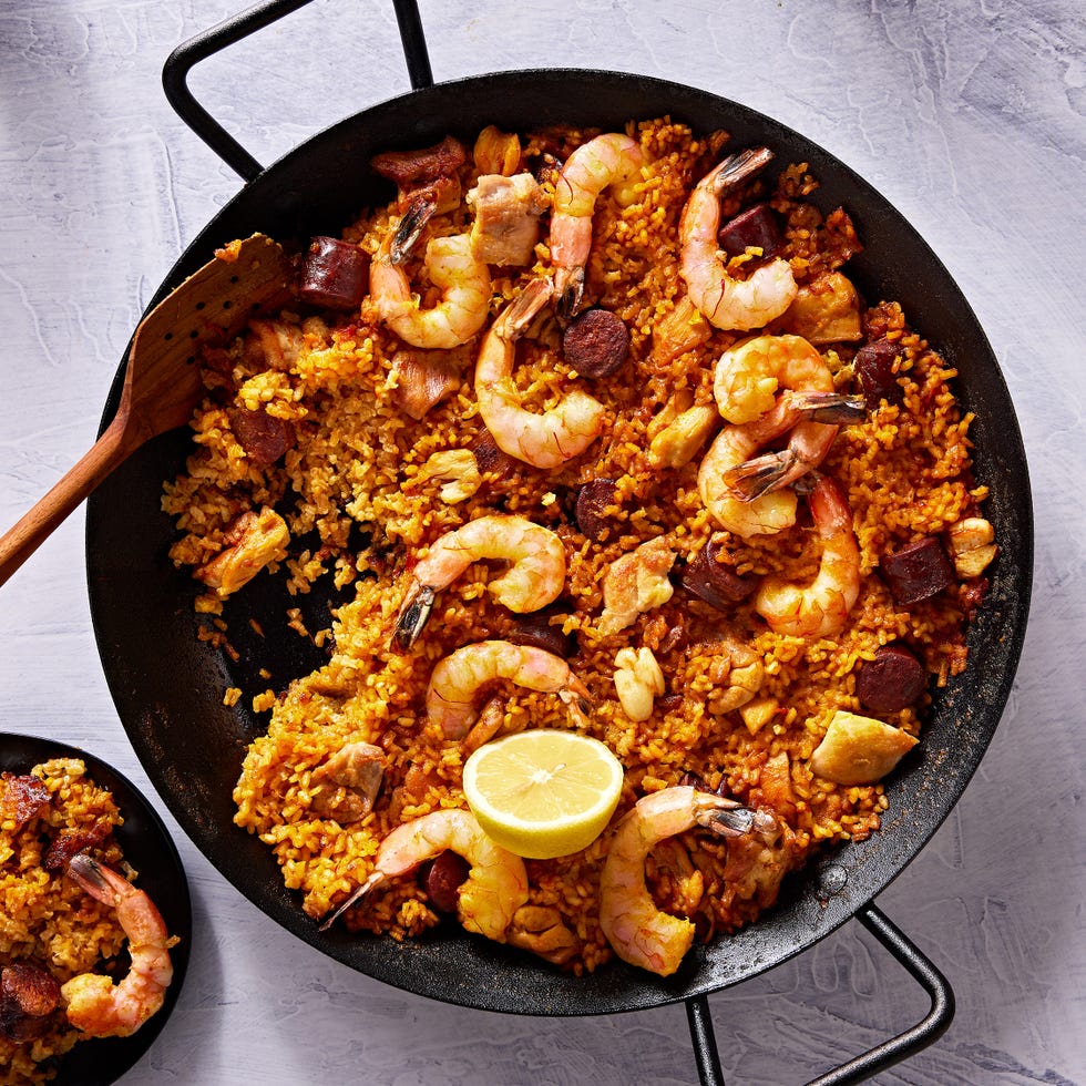 paella with sausage, shrimp and lemon