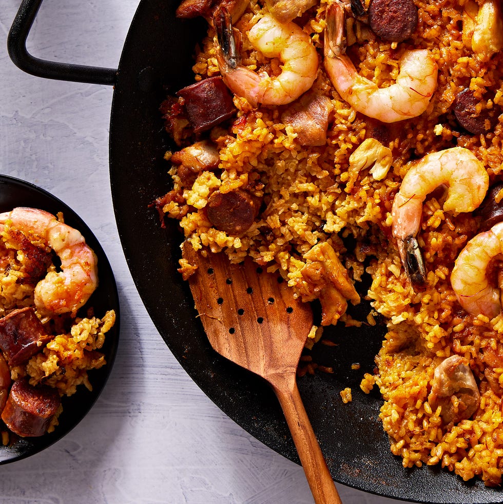 paella with sausage, shrimp and lemon
