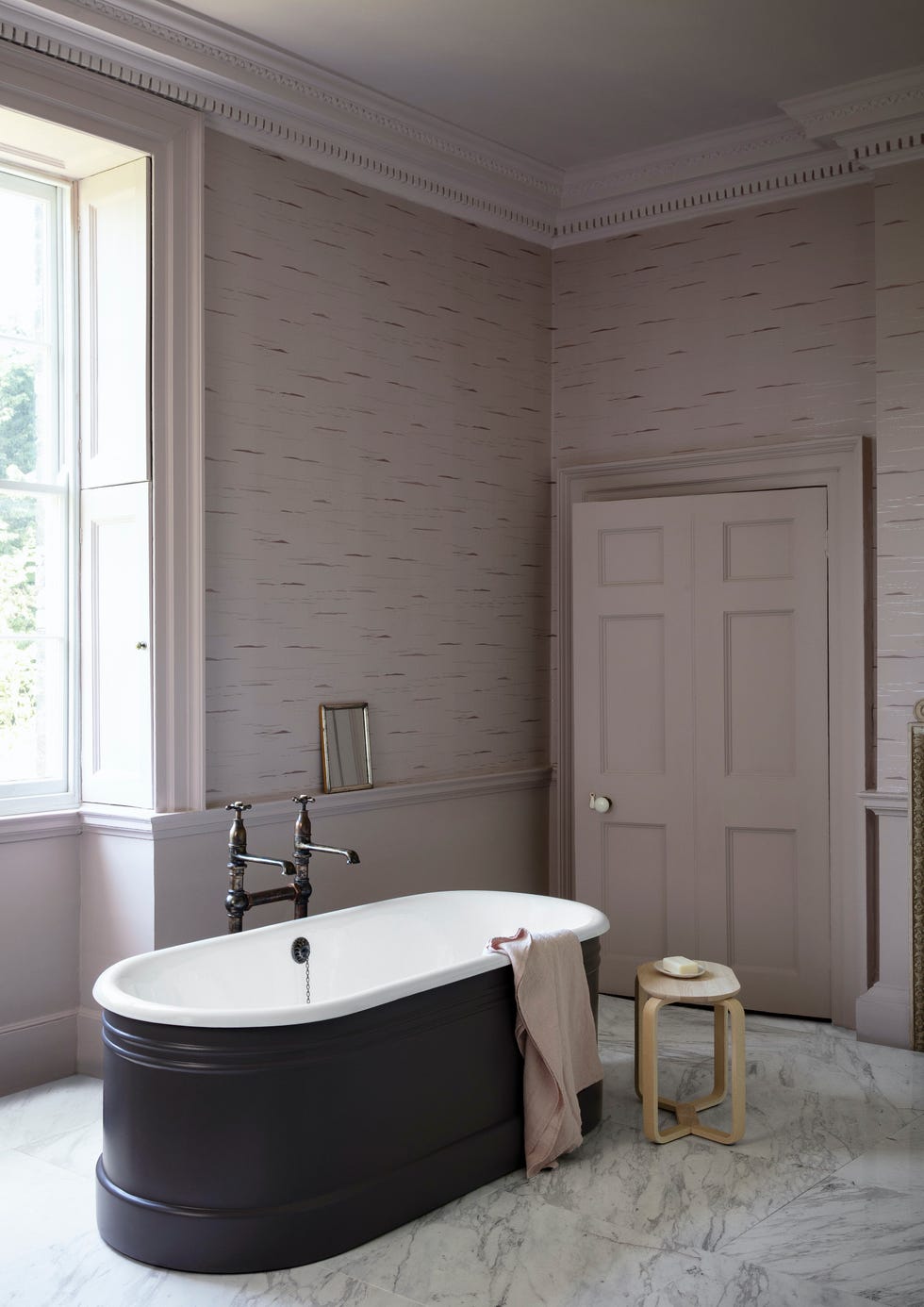 13 of the best wallpapers for bathrooms