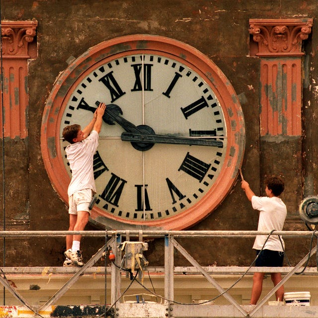 painter wayne fleming of minchenbury working on the balmain post office tower cl