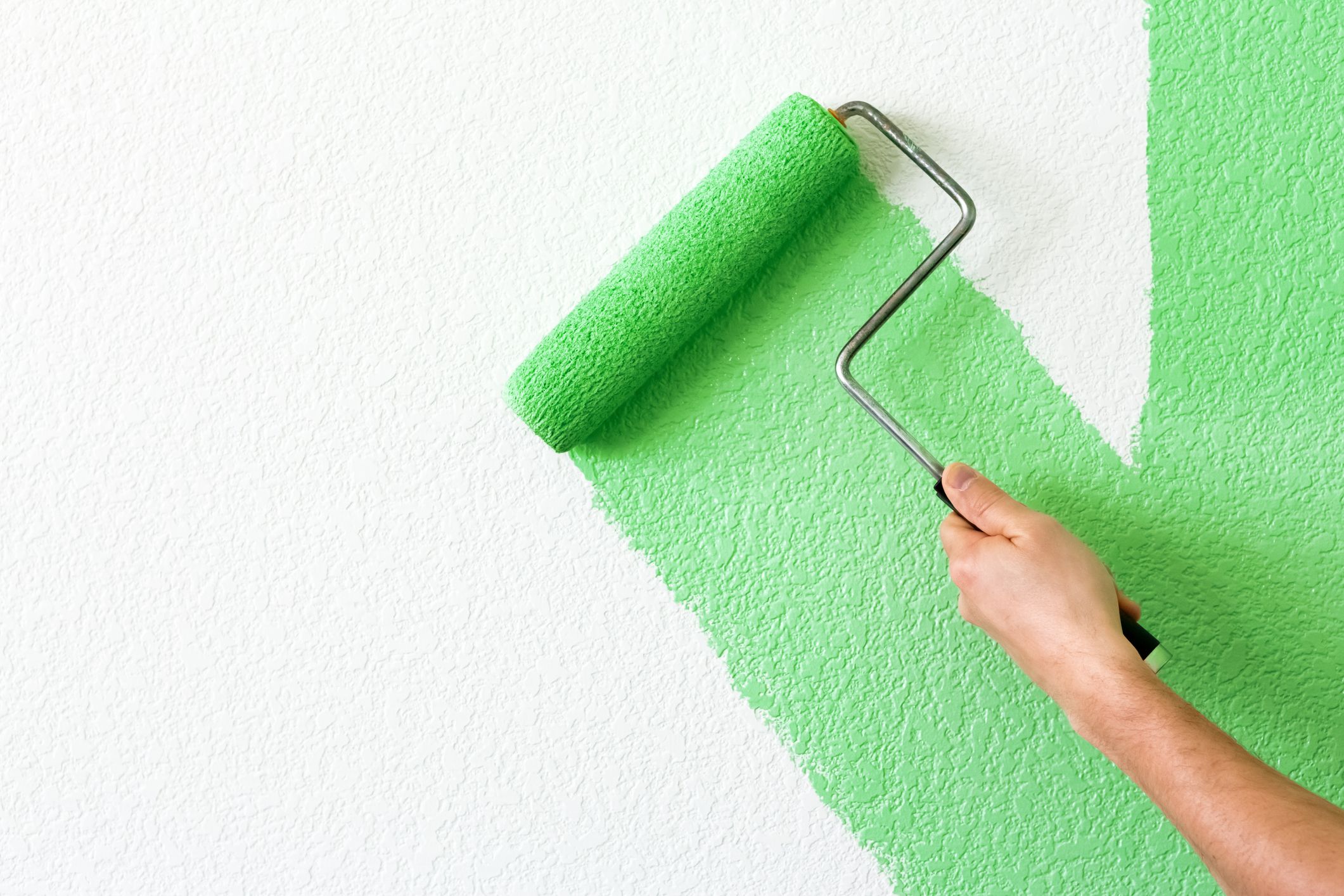 Лучшие краски для покраски обоев. Фактурная покраска стен. Валик для покраски стен. Водоэмульсионная краска для стен. Рельефная окраска стен.