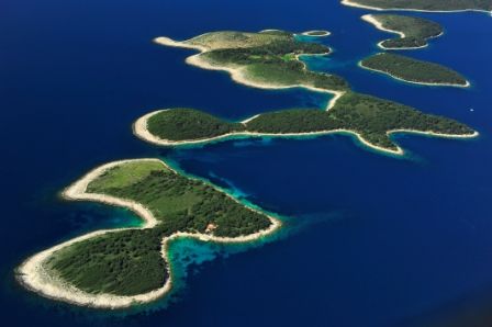Archipelago, Island, Atoll, Coastal and oceanic landforms, Artificial island, Water resources, Natural landscape, Continental shelf, Inlet, Spit, 