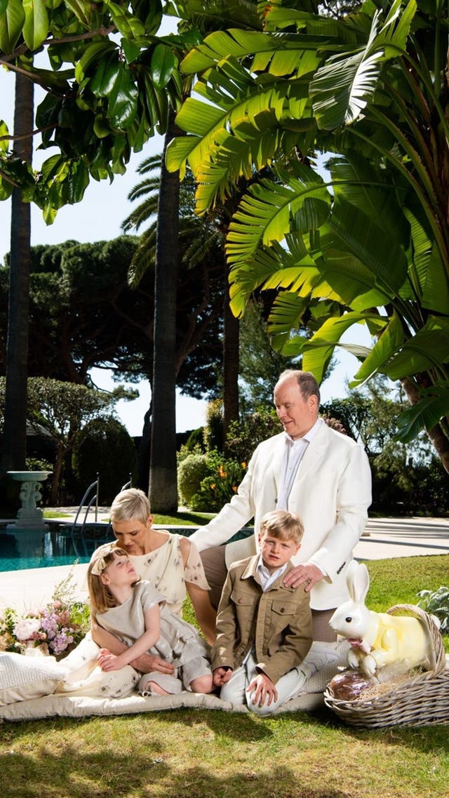el príncipe albert mónaco, charlene y sus hijos