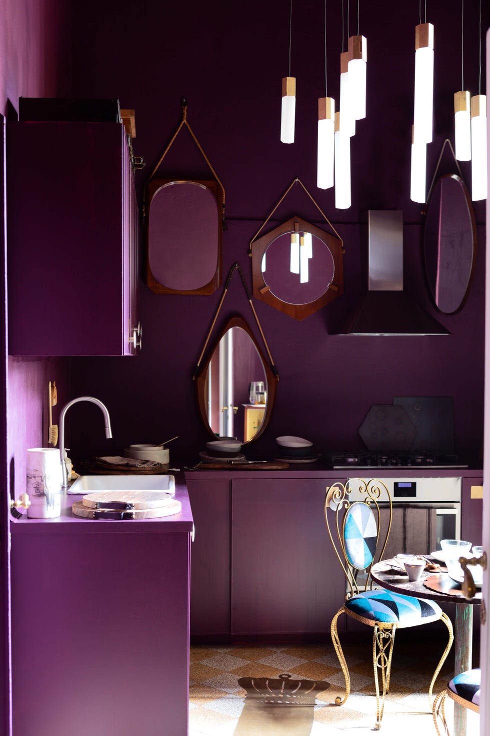 Colour clash decoration in Milan home and gallery PalermoUno