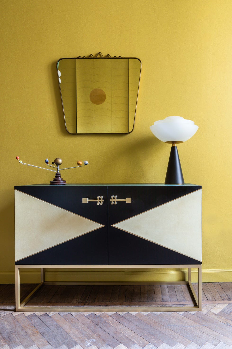 Colour clash decoration in Milan home and gallery PalermoUno