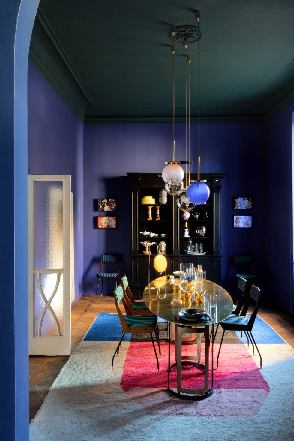 Colour clash decoration in Milan home and gallery PalermoUno