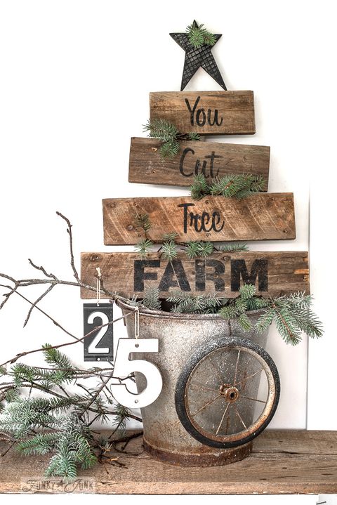 pallet christmas tree sign