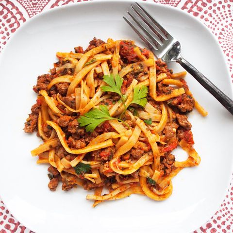 Dish, Food, Cuisine, Ingredient, Noodle, Spaghetti alla puttanesca, Italian food, Bigoli, Fried noodles, Produce, 