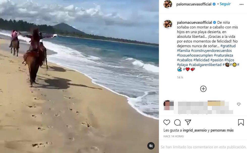 paloma cuevas  comparte en sus redes sociales un vídeo en el que monta a caballo con sus hijas en una playa
