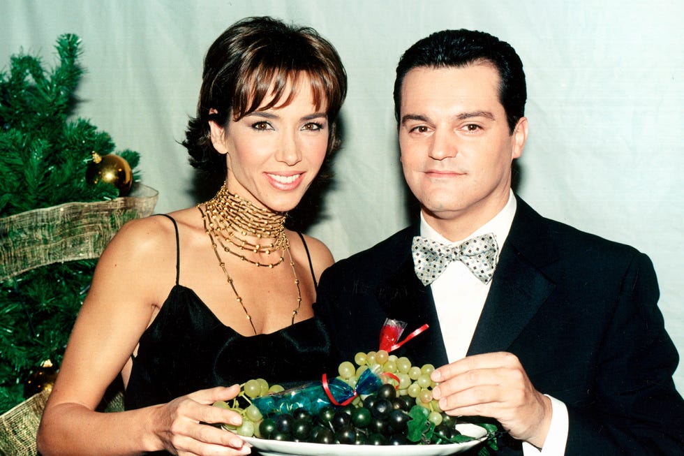 paloma lago y ramon garcia en la presentacion de la programacion especial de navidad de tve de 2000