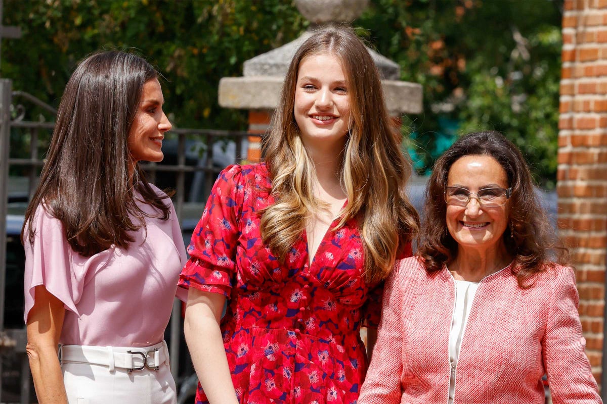 paloma rocasolano con su hija letizia y su nieta la princesa de asturias