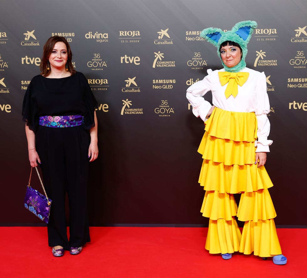 paloma mora y carla pereira llaman la atención por sus looks