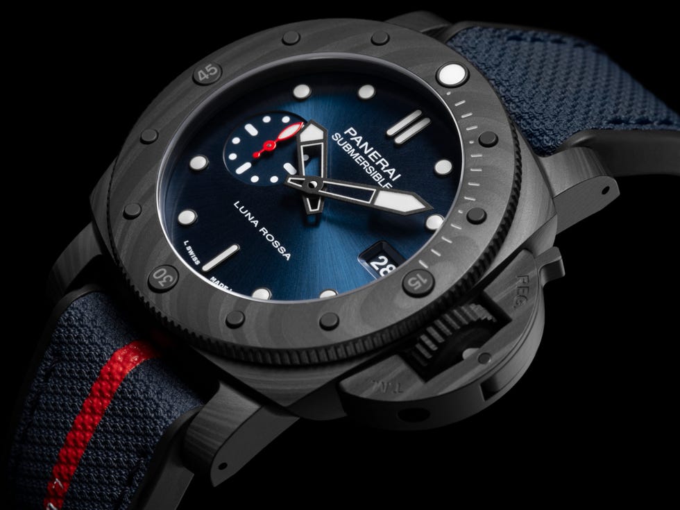 the panerai submersible luna rossa